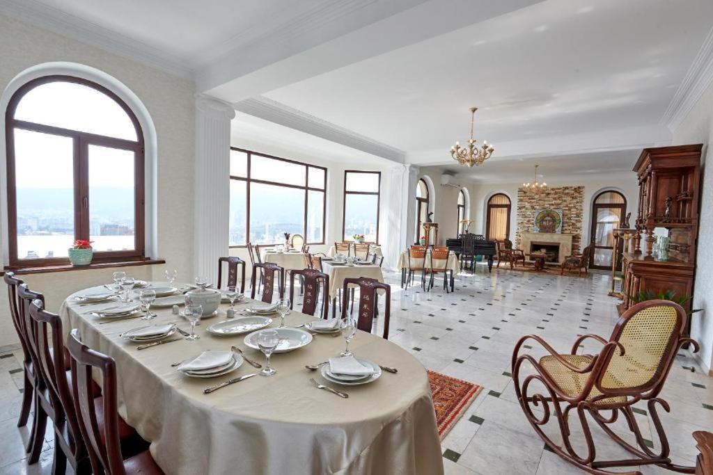 The Hilltop Skyline Hotel Tbilisi ภายนอก รูปภาพ