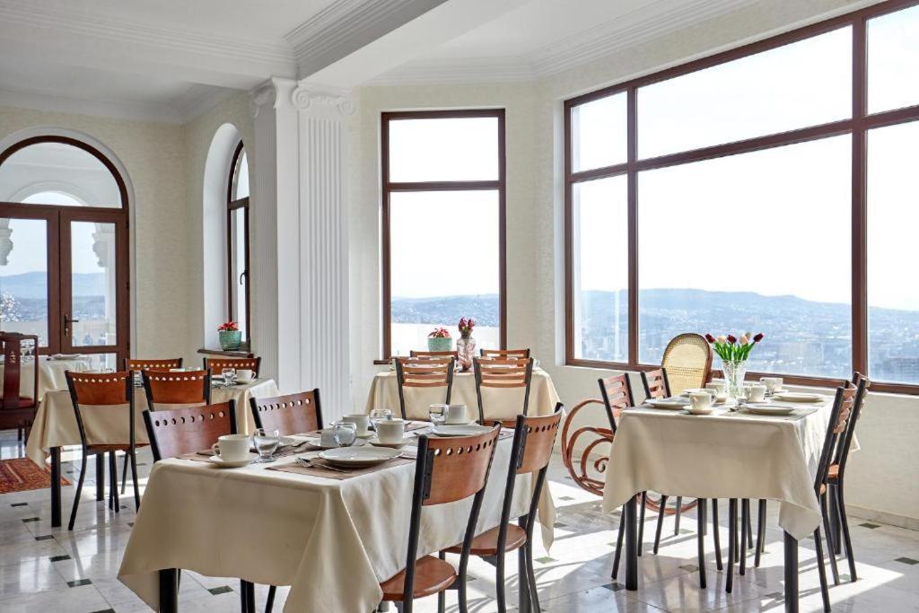 The Hilltop Skyline Hotel Tbilisi ภายนอก รูปภาพ