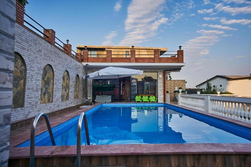 The Hilltop Skyline Hotel Tbilisi ภายนอก รูปภาพ