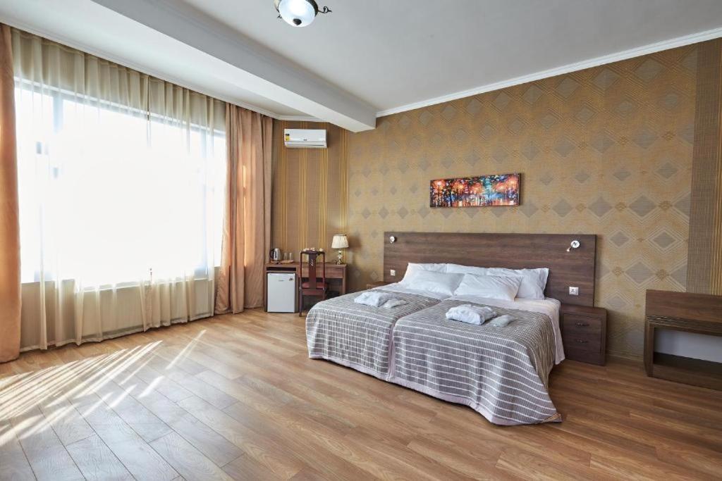 The Hilltop Skyline Hotel Tbilisi ภายนอก รูปภาพ