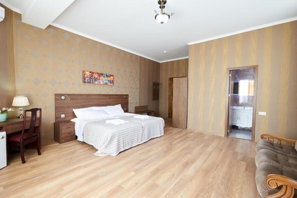 The Hilltop Skyline Hotel Tbilisi ภายนอก รูปภาพ