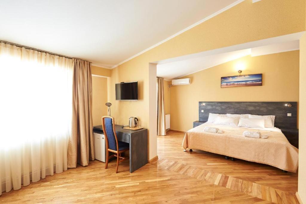 The Hilltop Skyline Hotel Tbilisi ภายนอก รูปภาพ
