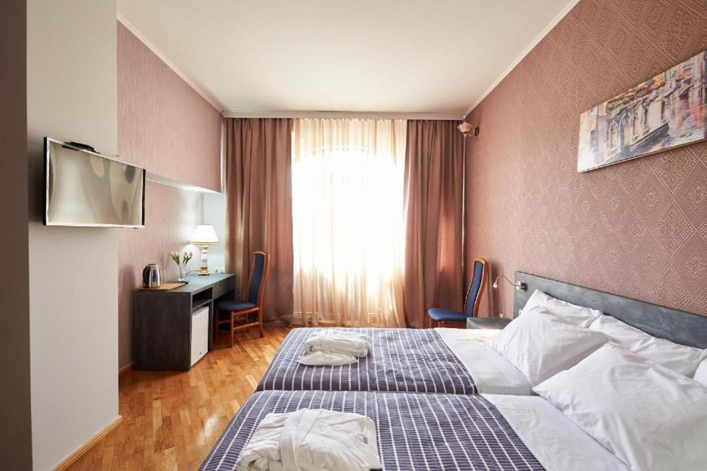 The Hilltop Skyline Hotel Tbilisi ภายนอก รูปภาพ