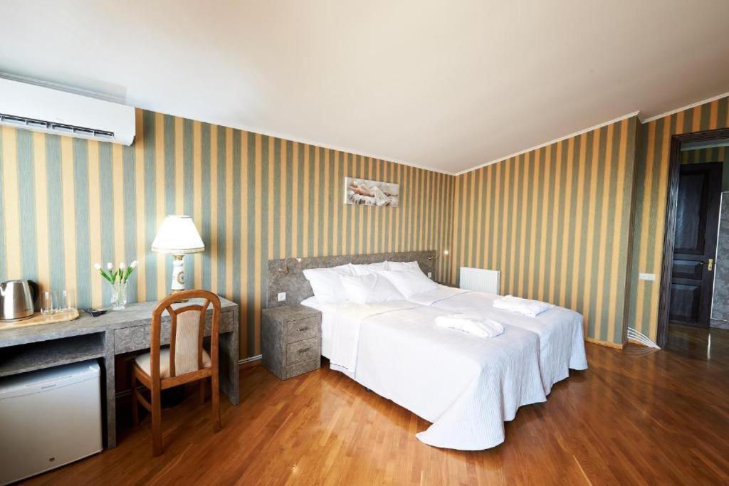 The Hilltop Skyline Hotel Tbilisi ภายนอก รูปภาพ