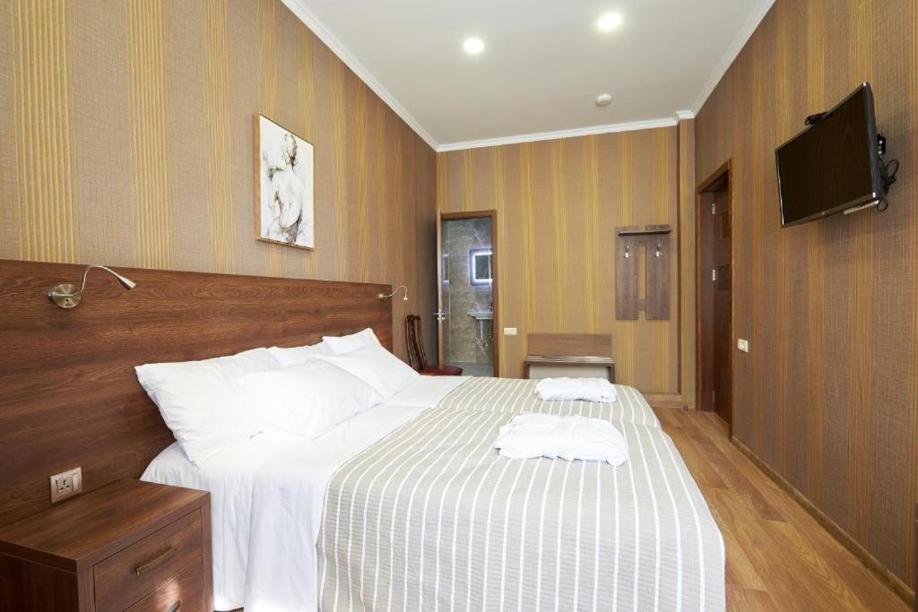 The Hilltop Skyline Hotel Tbilisi ภายนอก รูปภาพ