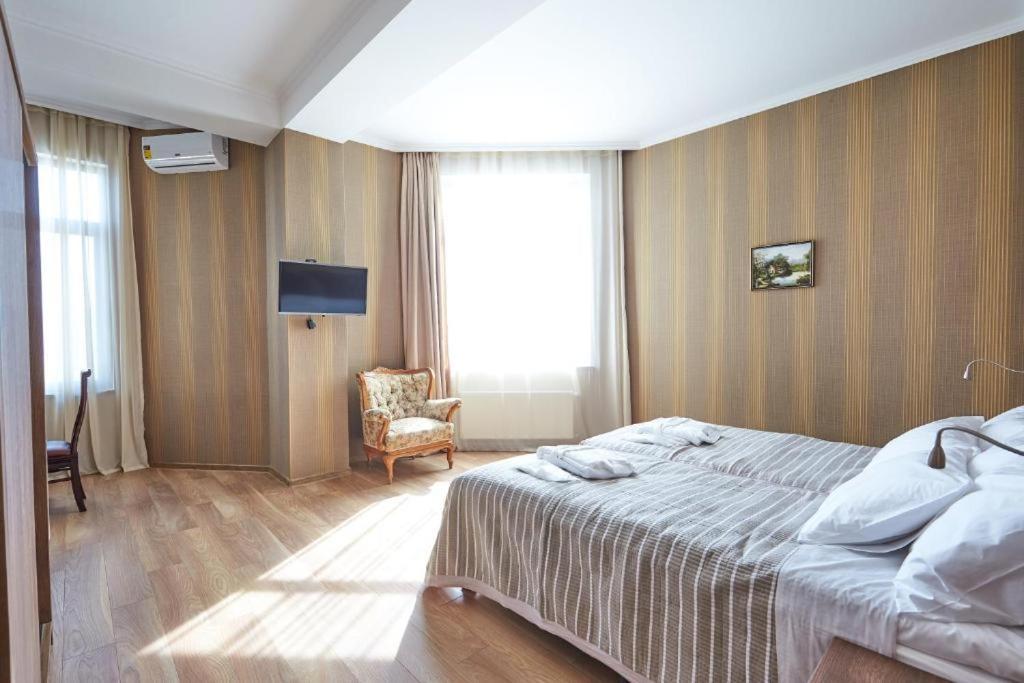 The Hilltop Skyline Hotel Tbilisi ภายนอก รูปภาพ