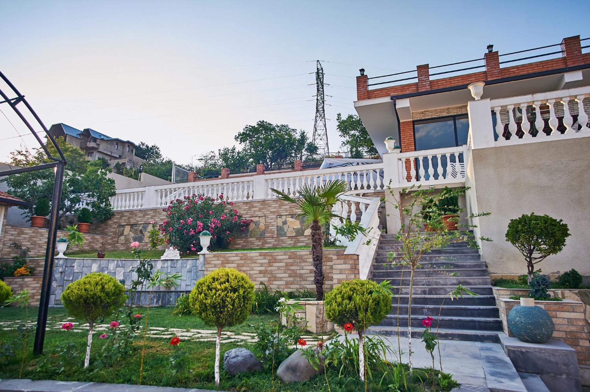 The Hilltop Skyline Hotel Tbilisi ภายนอก รูปภาพ